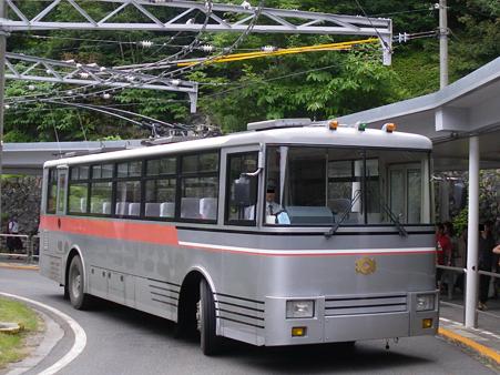 01関電トロリーバス