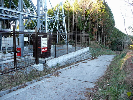 金丸山電波塔前の道