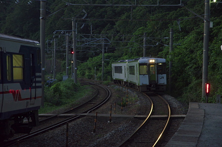 今川駅 普通車の交換
