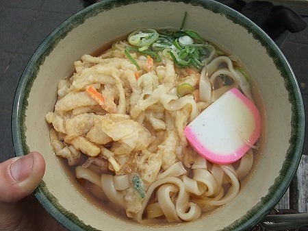 昼食は天ぷらきしめん