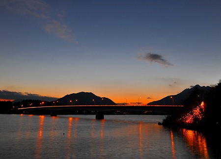 大橋の夕暮れ