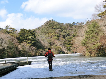 凍った穂高湖を歩いてみた