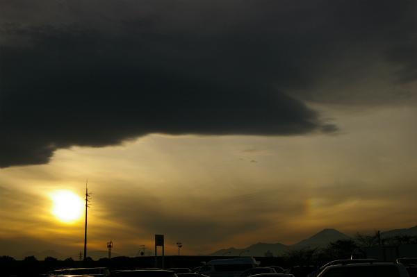 海老名SAで富士山と虹が見えました