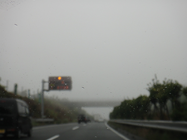止んだと思ったらまた降られるという不安定な天気