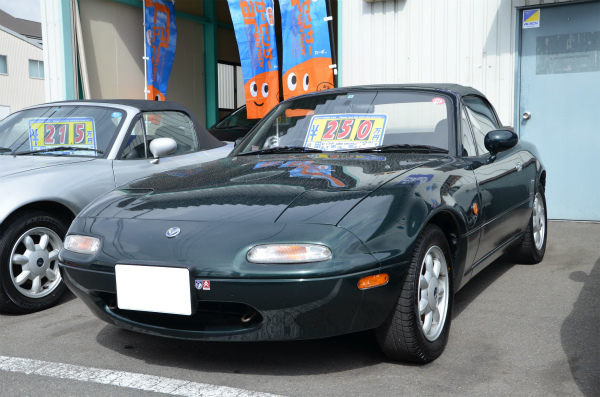 バンパーにシトロエンとユーノスのシール